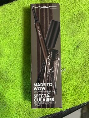 MAC Cosmetics Made to Wow Brow Kit - Medium Brown